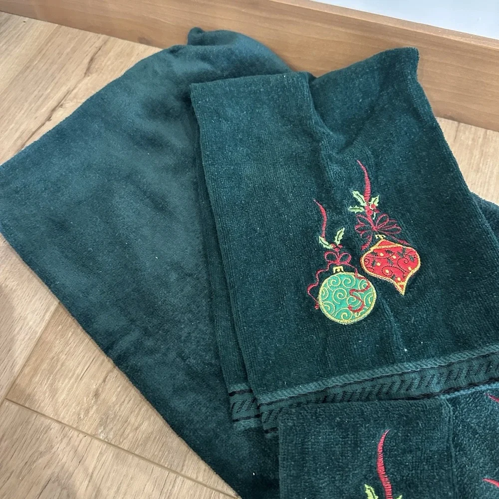 VTG Towel Set Of 3 Walmart Green Red Ornaments 100%‎ Cotton Bath Hand Towel